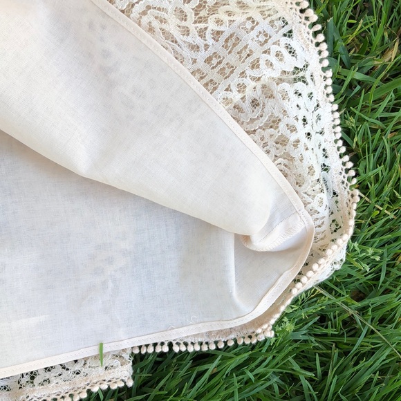 🌺 ADORABLE; Rachel Roy - Feminine & Flirty Cream-Colored Lace Skirt in Misses 8 - Picture 6 of 8